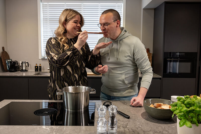 Thuis bij Bryan en Lucinda proeven