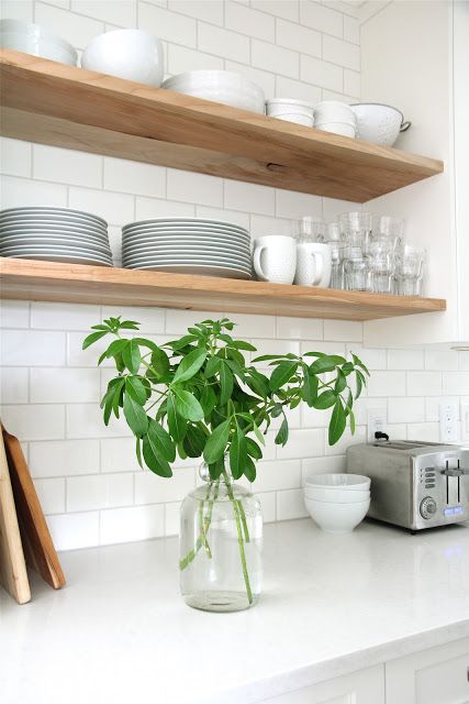 Servies op planken
