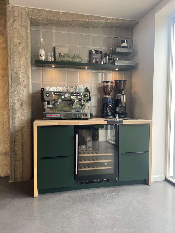 Showroomkeuken Olympia Groen Koffiewand