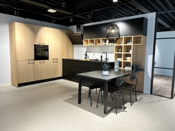 Showroomkeuken Brighton zwart