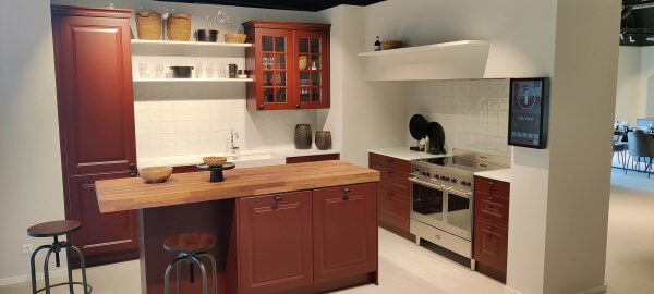 Showroomkeuken Rustiek robijnrood
