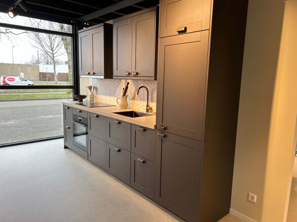 Showroomkeuken Atlas kader Terrabruin