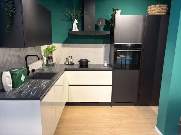 Showroomkeuken Andes Wit icm Atlas Leisteen