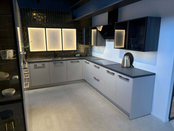 Showroomkeuken Pallas Kashmir icm Atlas Zilver Eiken