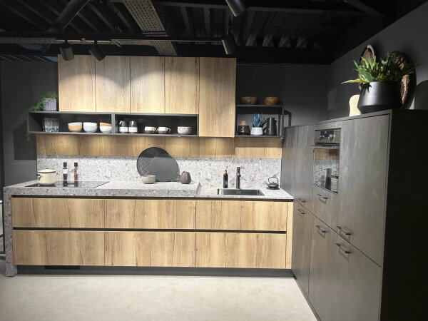 Showroomkeuken Atlas Trend Metaalzwart icm Jura Wild Eiken Licht