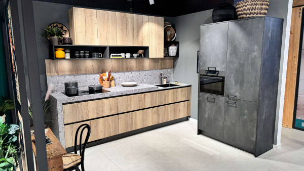 Showroomkeuken Atlas Trend Metaalzwart icm Jura Wild Eiken Licht