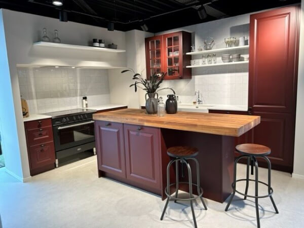 Showroomkeuken Rustiek robijnrood