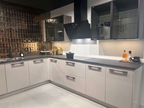 Showroomkeuken Pallas Kashmir icm Atlas Zilver Eiken