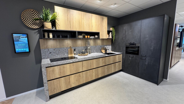 Showroomkeuken Atlas Trend Metaalzwart icm Jura Wild Eiken Licht