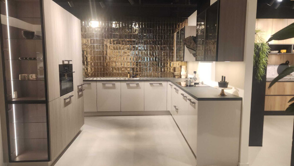 Showroomkeuken Pallas Kashmir icm Atlas Zilver Eiken