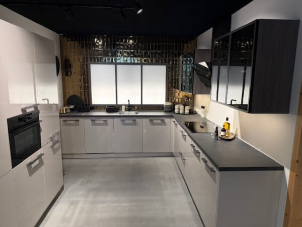 Showroomkeuken Pallas Kashmir icm Atlas Zilver Eiken