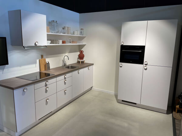Showroomkeuken Matterhorn hout kiezelwit