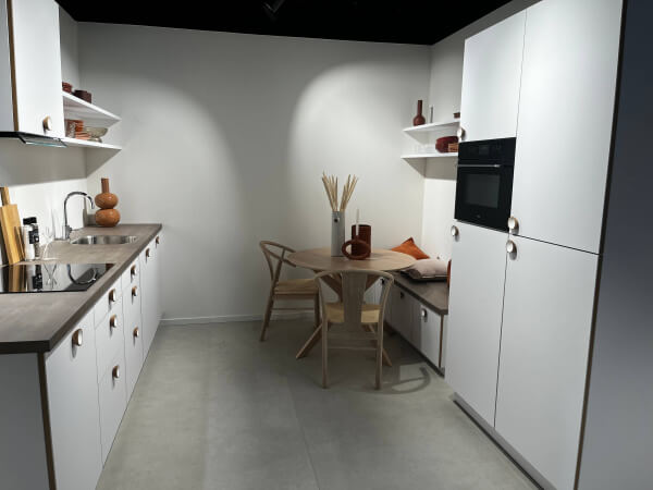 Showroomkeuken Matterhorn hout kiezelwit
